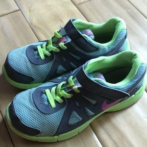 Nike Revolution 2 Sneakers